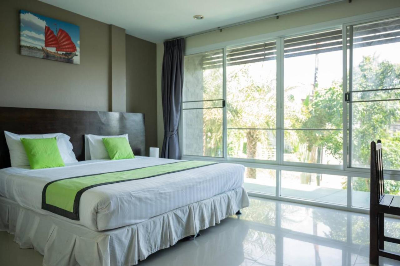 Baan Oui Guest House - Nai Harn Phuket Exteriör bild
